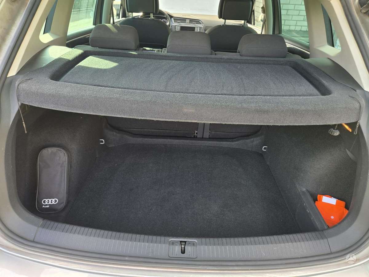 Volkswagen Tiguan - 12