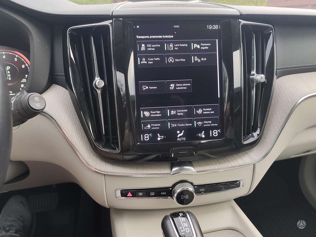 Volvo XC60, off-road / crossover