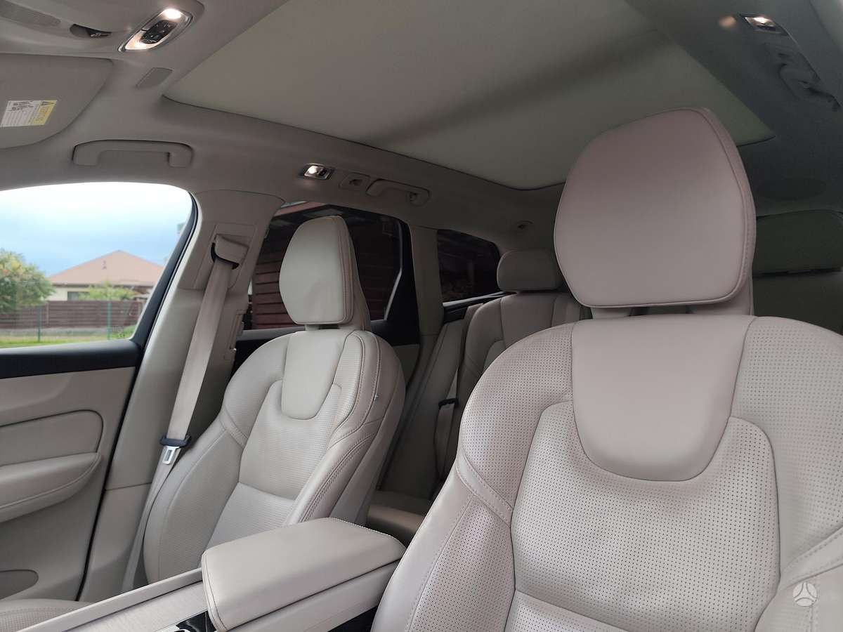 Volvo XC60, off-road / crossover