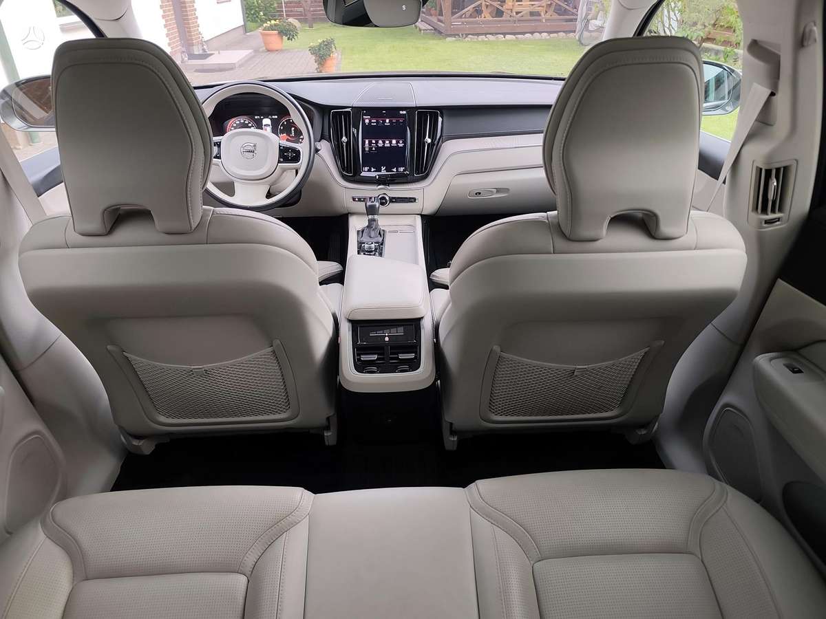 Volvo XC60, off-road / crossover