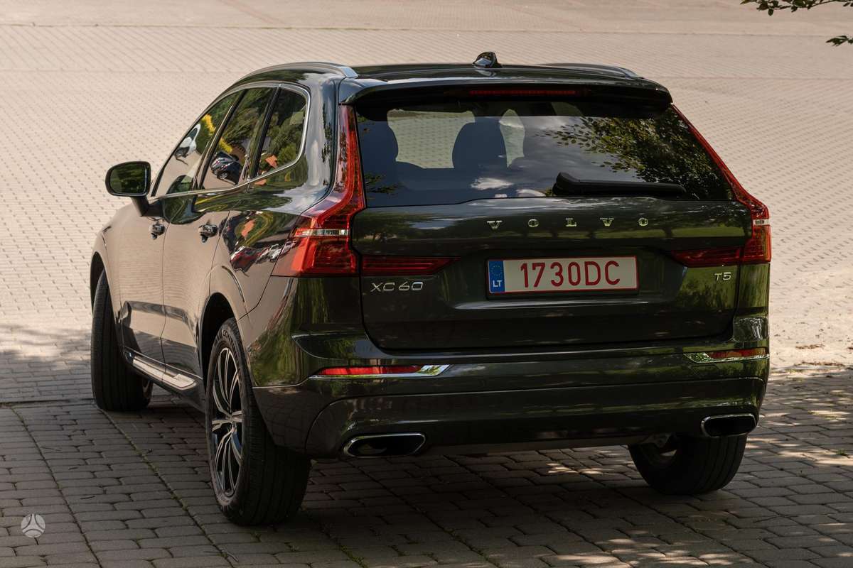 Volvo XC60, off-road / crossover