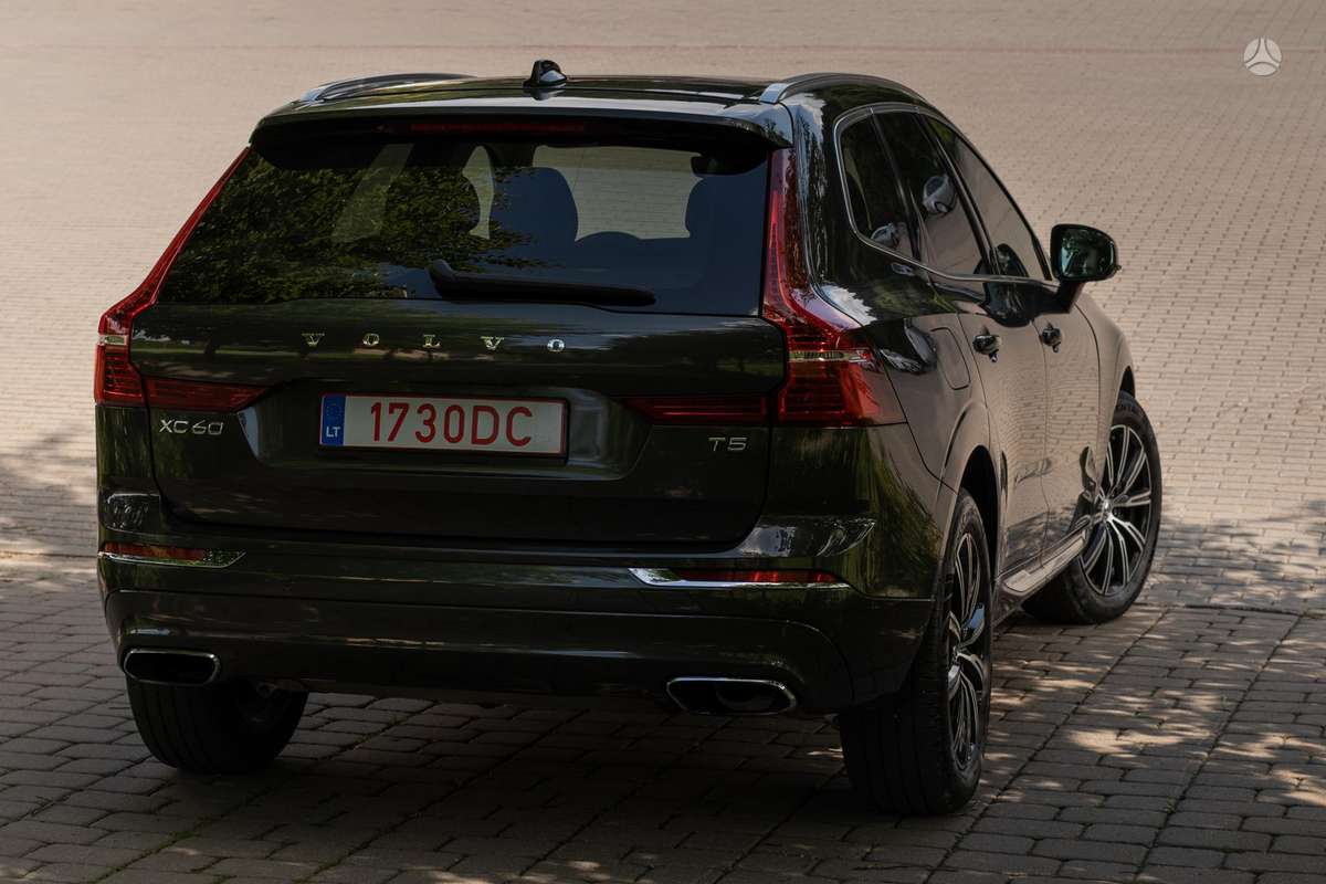 Volvo XC60, off-road / crossover