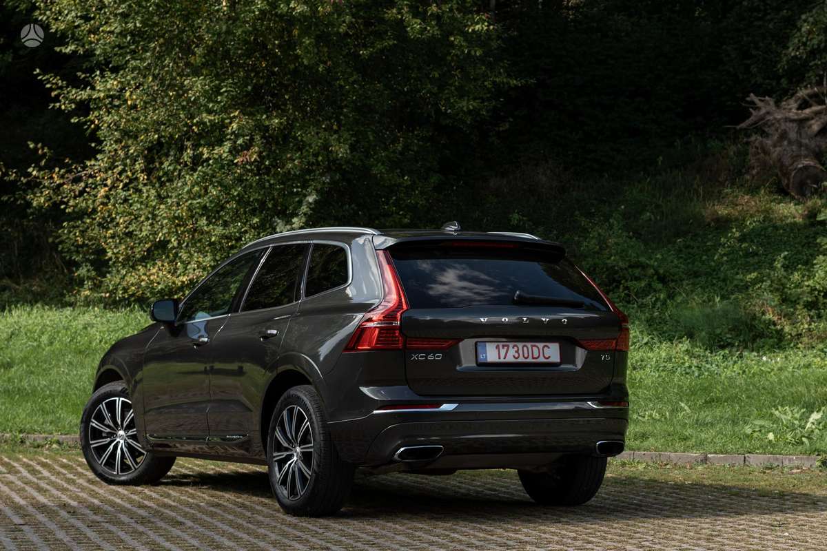 Volvo XC60, off-road / crossover