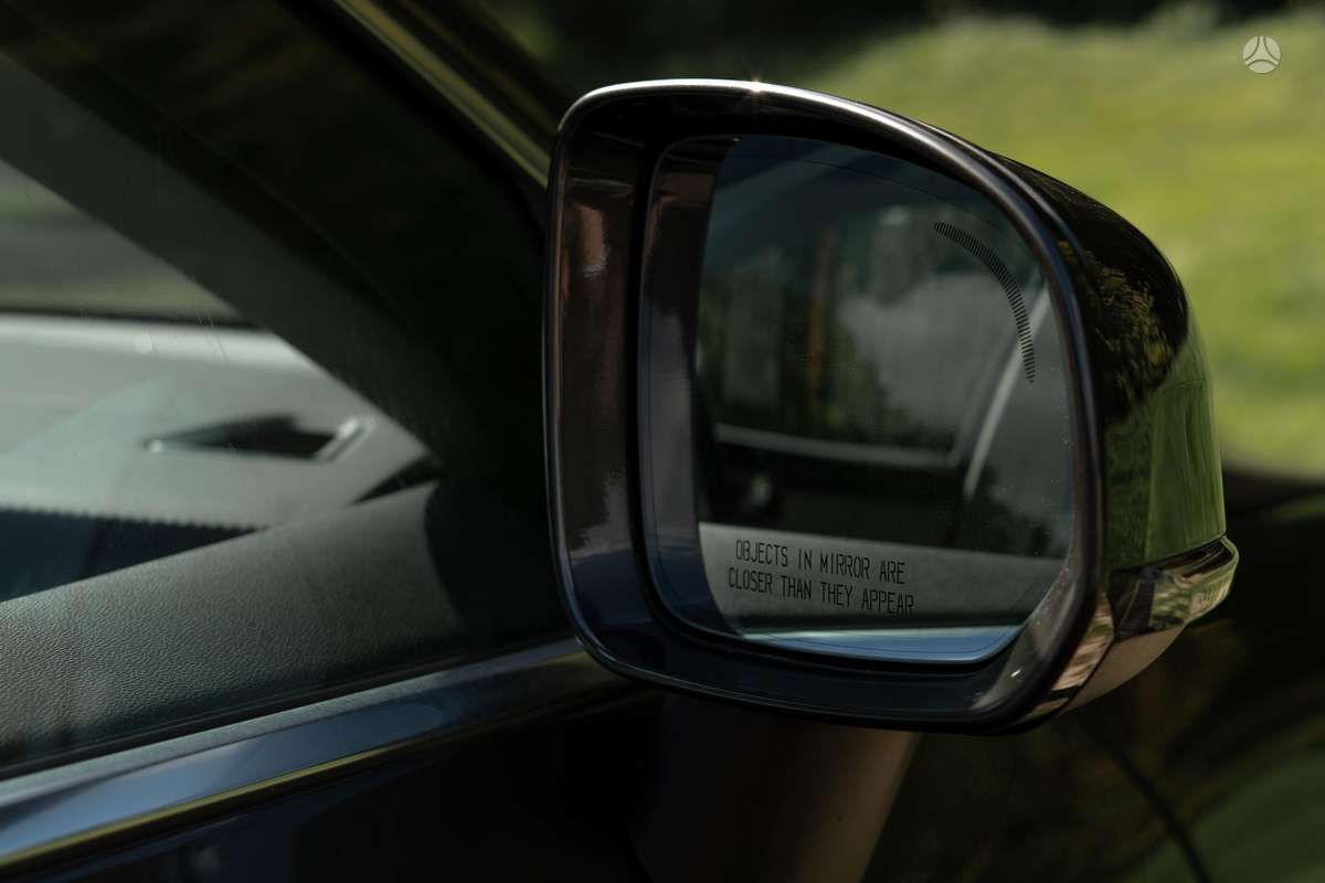 Volvo XC60, off-road / crossover