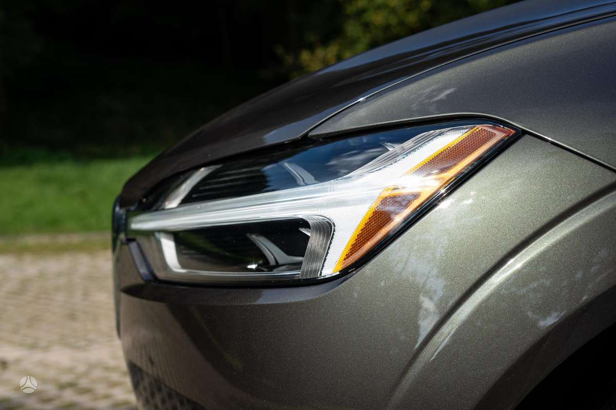 Volvo XC60, off-road / crossover