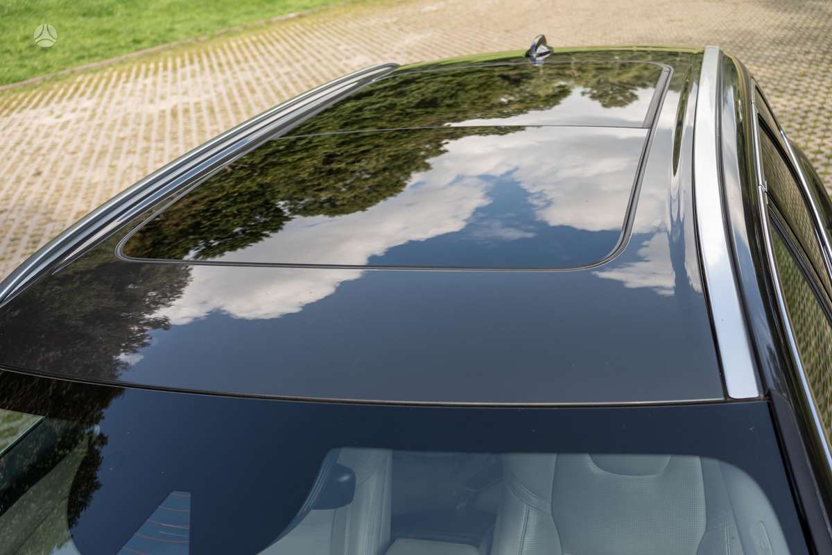 Volvo XC60, off-road / crossover