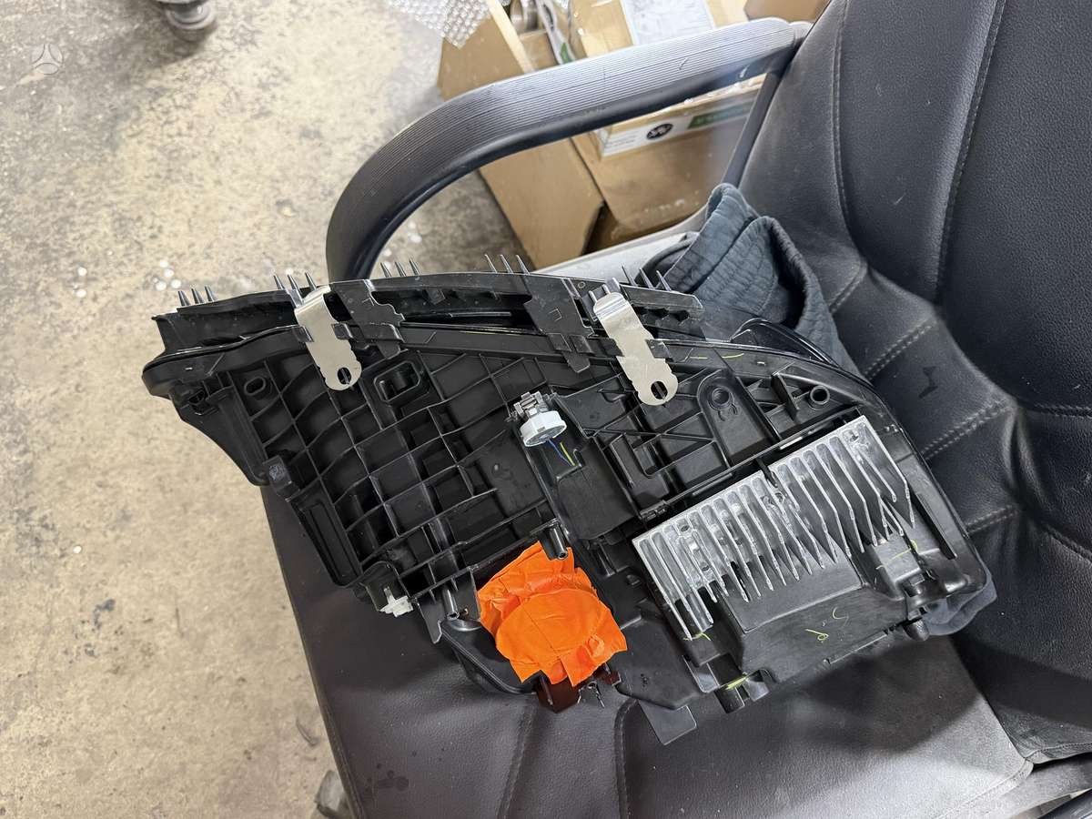 BMW 330 Usa žibintas idealus