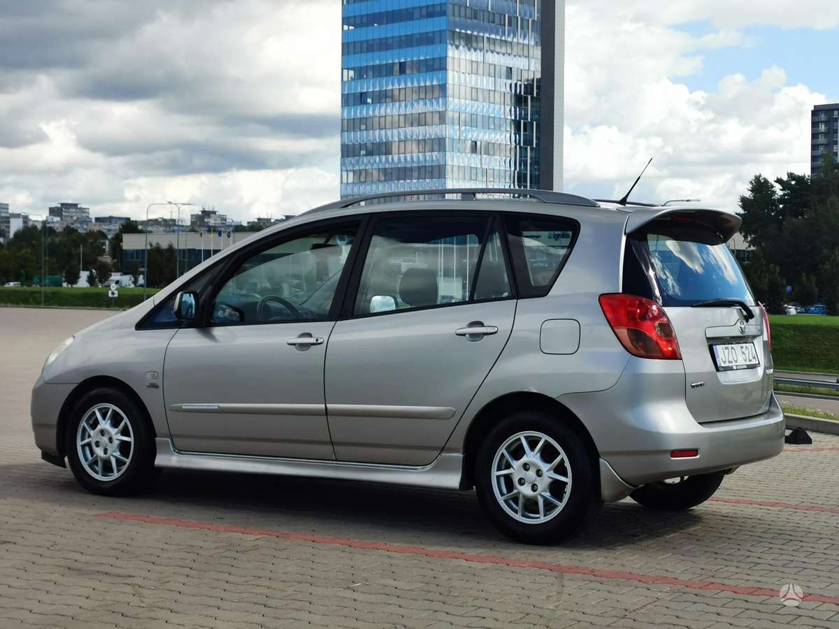 Toyota Corolla Verso - 3