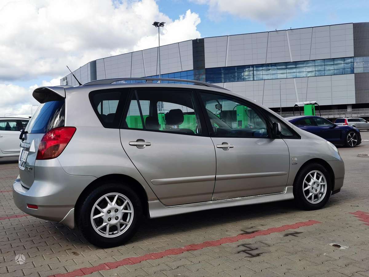 Toyota Corolla Verso - 4