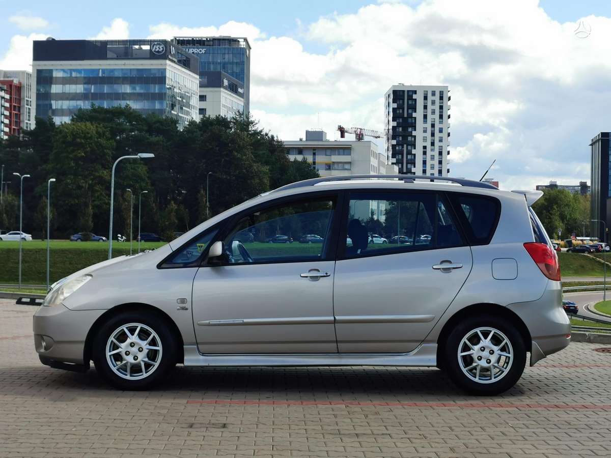 Toyota Corolla Verso - 6