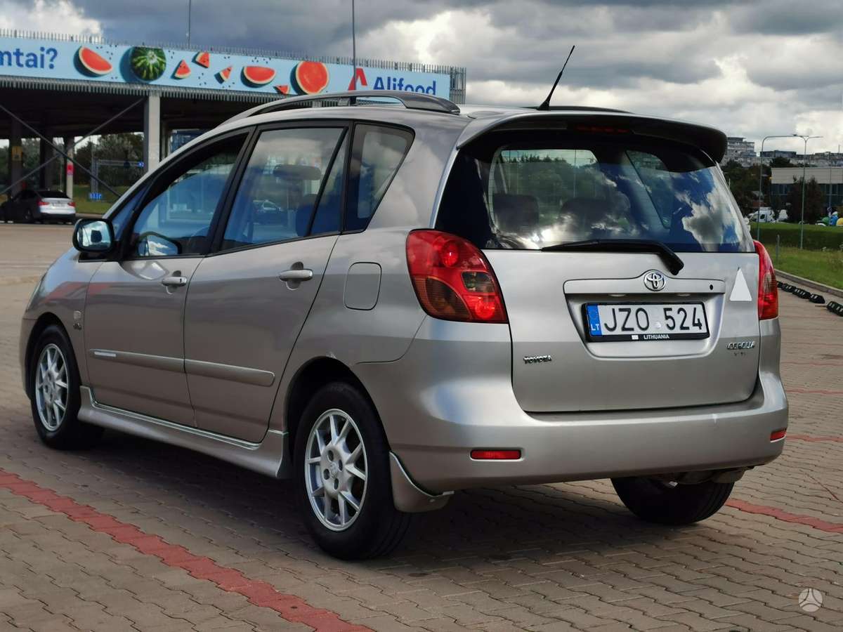 Toyota Corolla Verso - 8