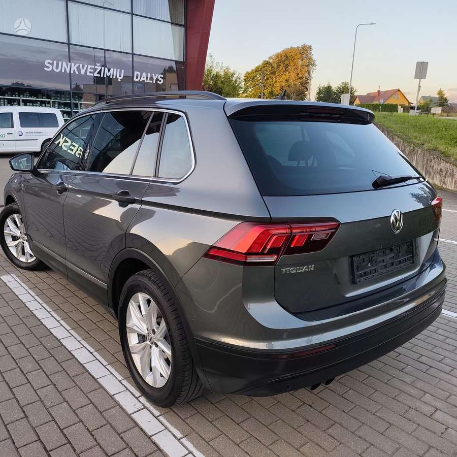 Volkswagen Tiguan - 4