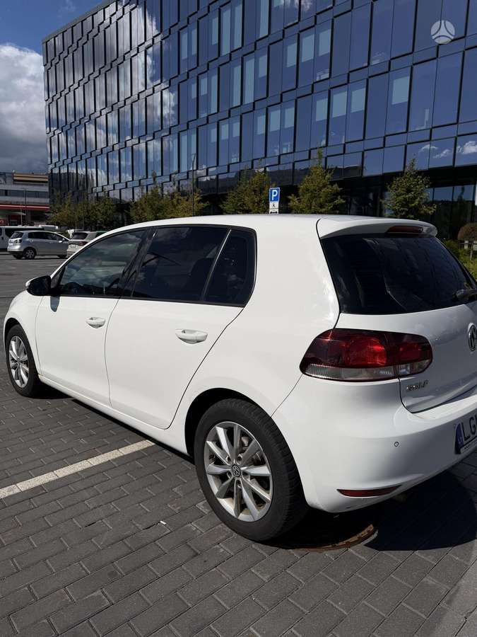 Volkswagen Golf - 6