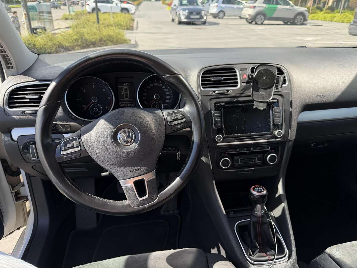 Volkswagen Golf - 8