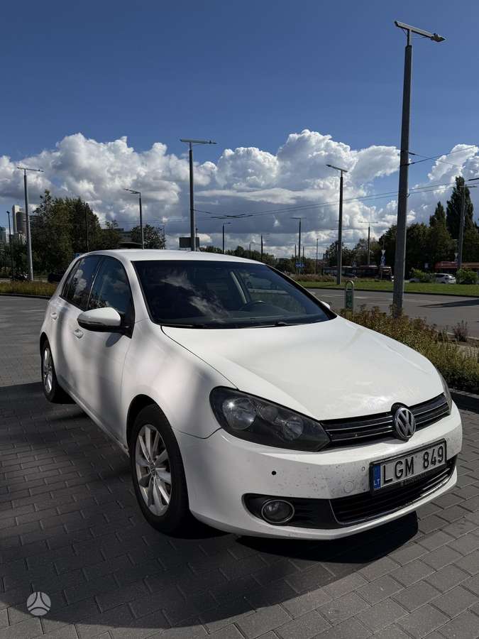 Volkswagen Golf - 1