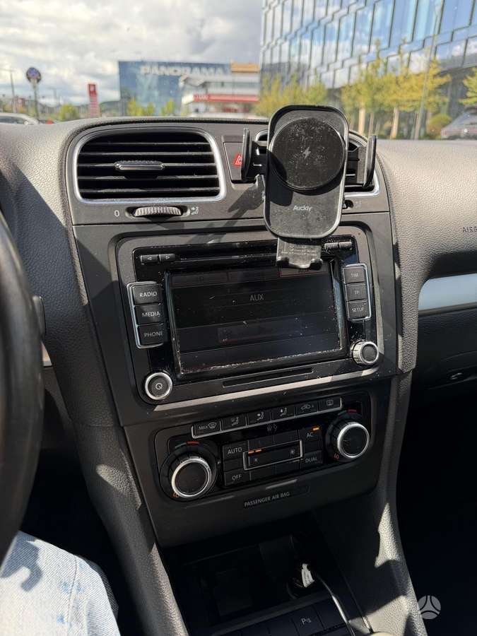 Volkswagen Golf - 10