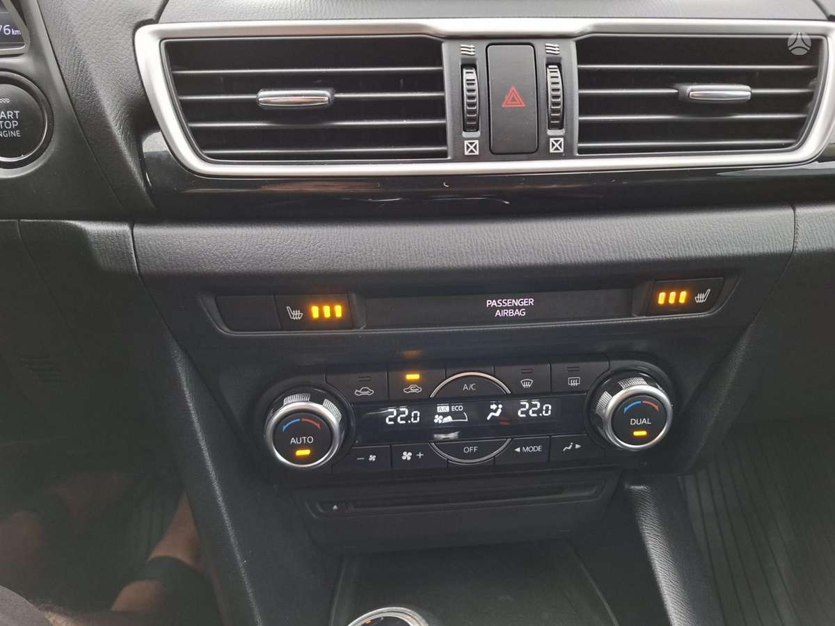 Mazda 3, 1.5 l., Хэтчбек
