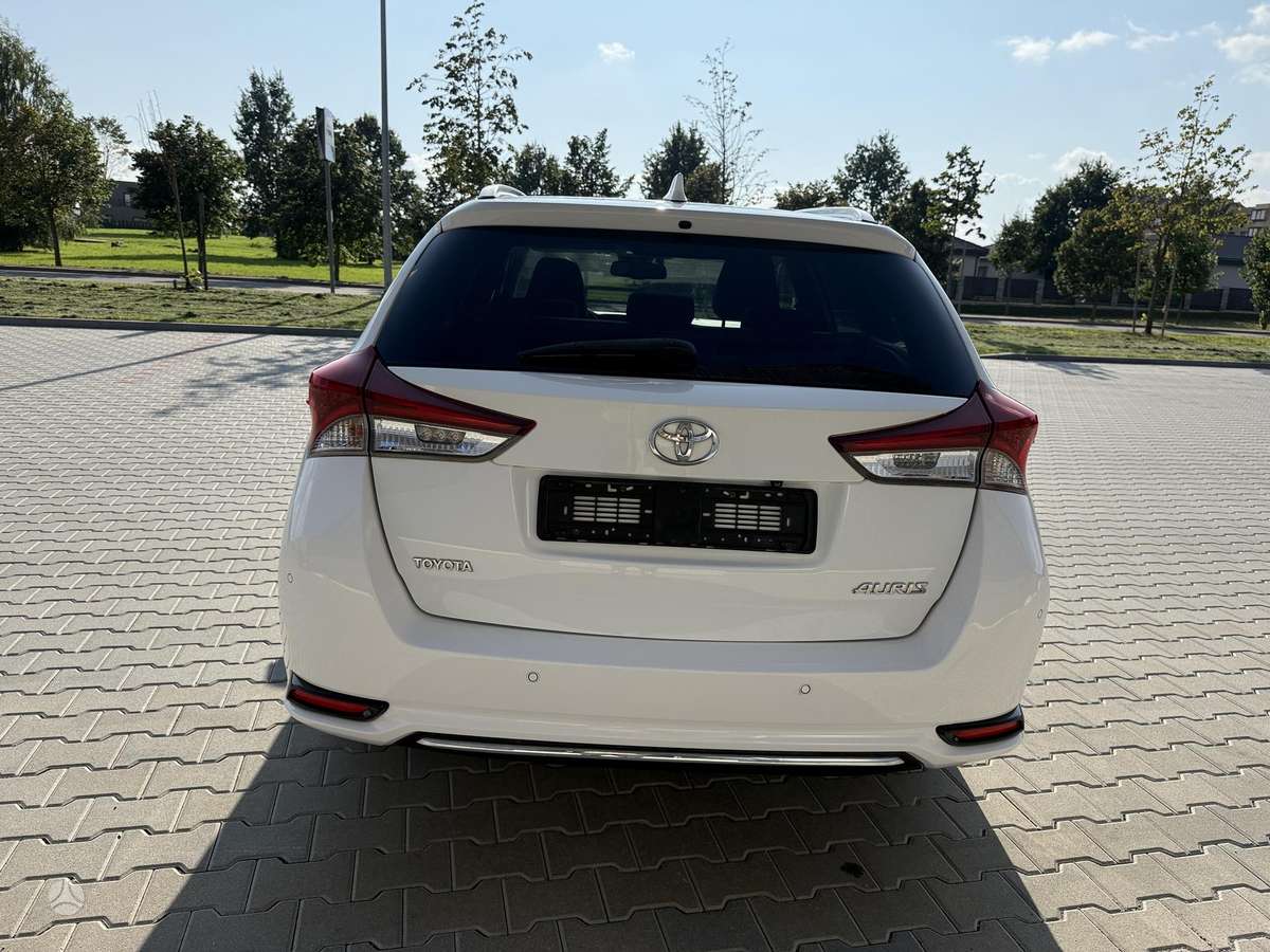 Toyota Auris, 1.6 l., Универсал