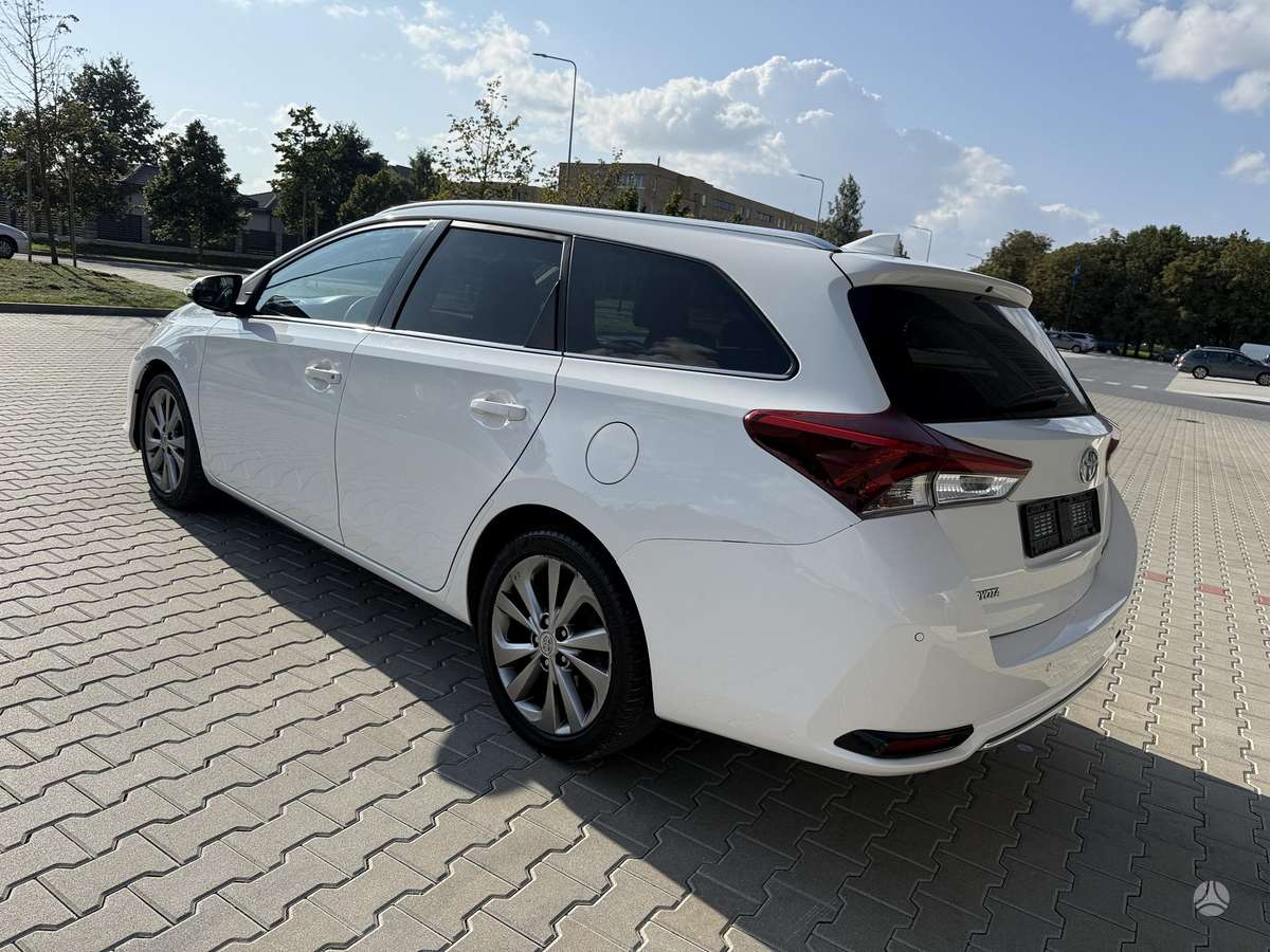 Toyota Auris, 1.6 l., Универсал