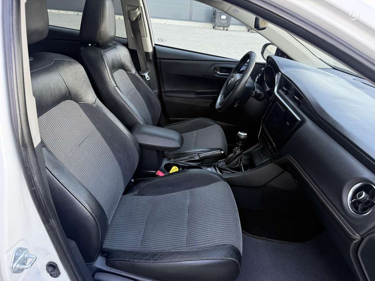 Toyota Auris - 11