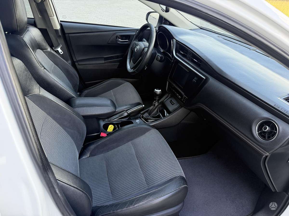Toyota Auris, 1.6 l., Универсал