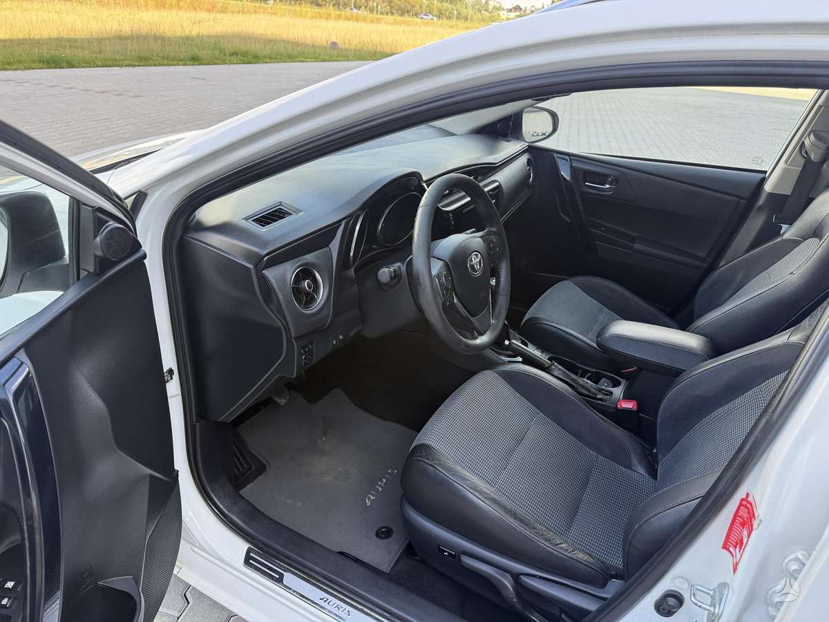 Toyota Auris, 1.6 l., Универсал