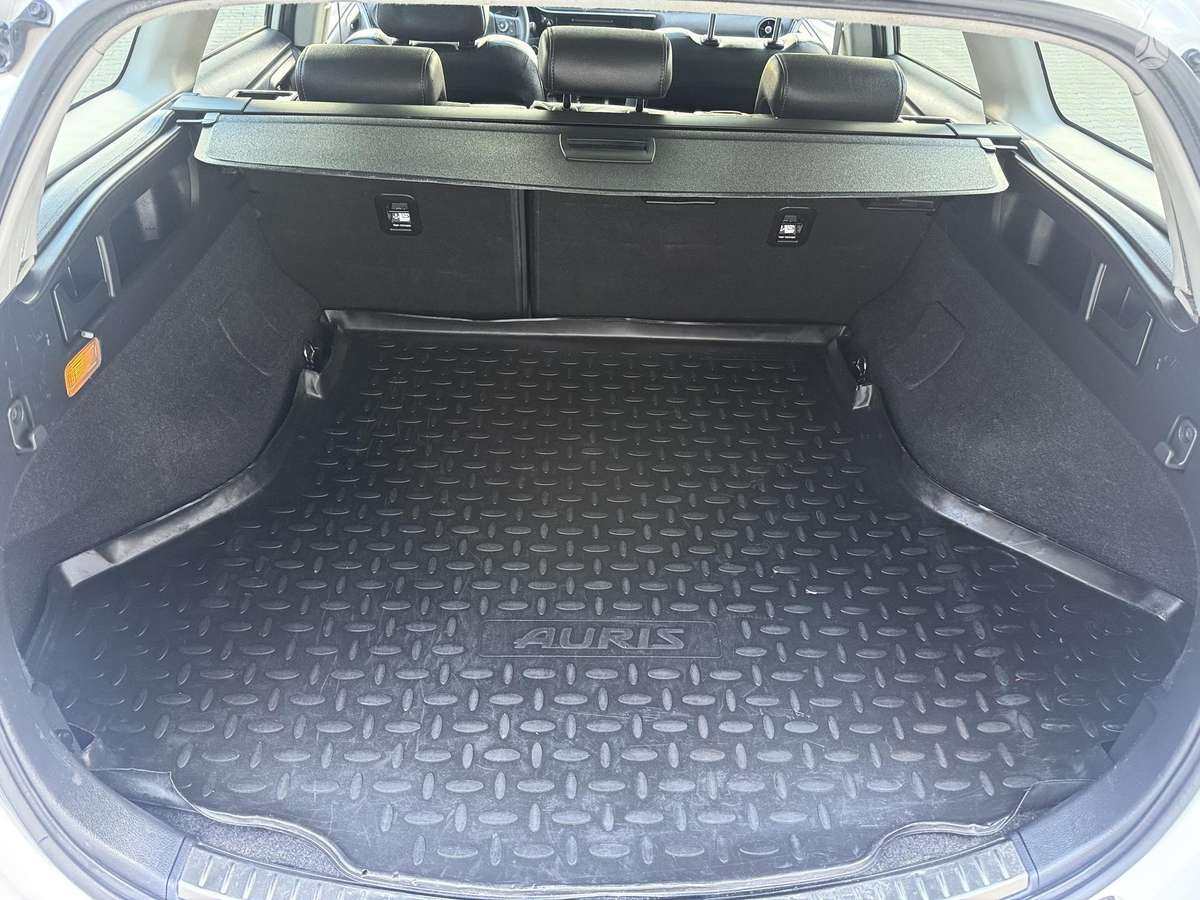 Toyota Auris, 1.6 l., Универсал