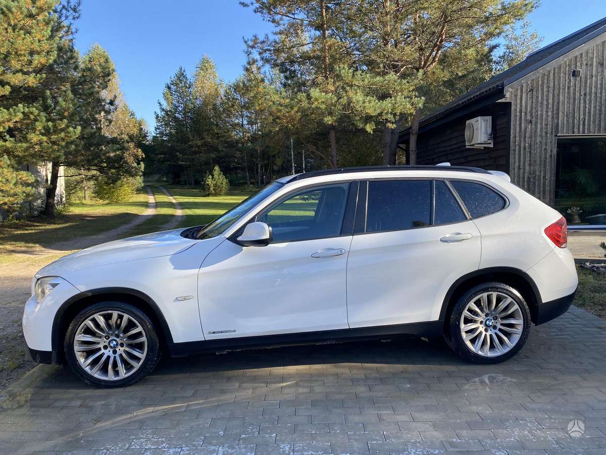 BMW X1, 2.0 l., off-road / crossover