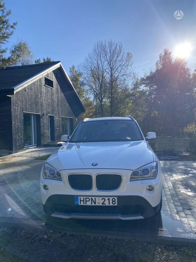 BMW X1, 2.0 l., off-road / crossover
