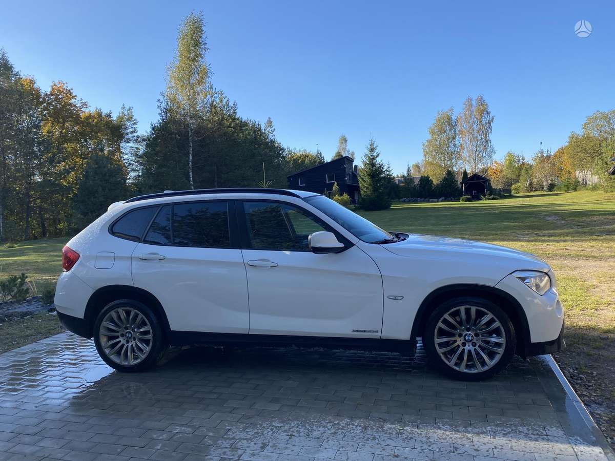 BMW X1, 2.0 l., off-road / crossover