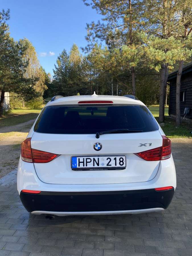 BMW X1, 2.0 l., off-road / crossover