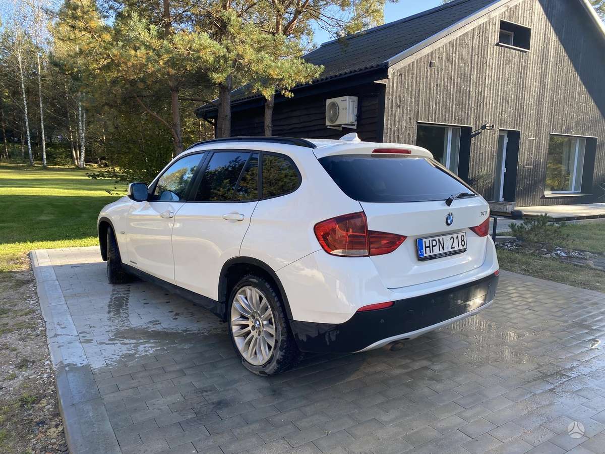 BMW X1, 2.0 l., off-road / crossover