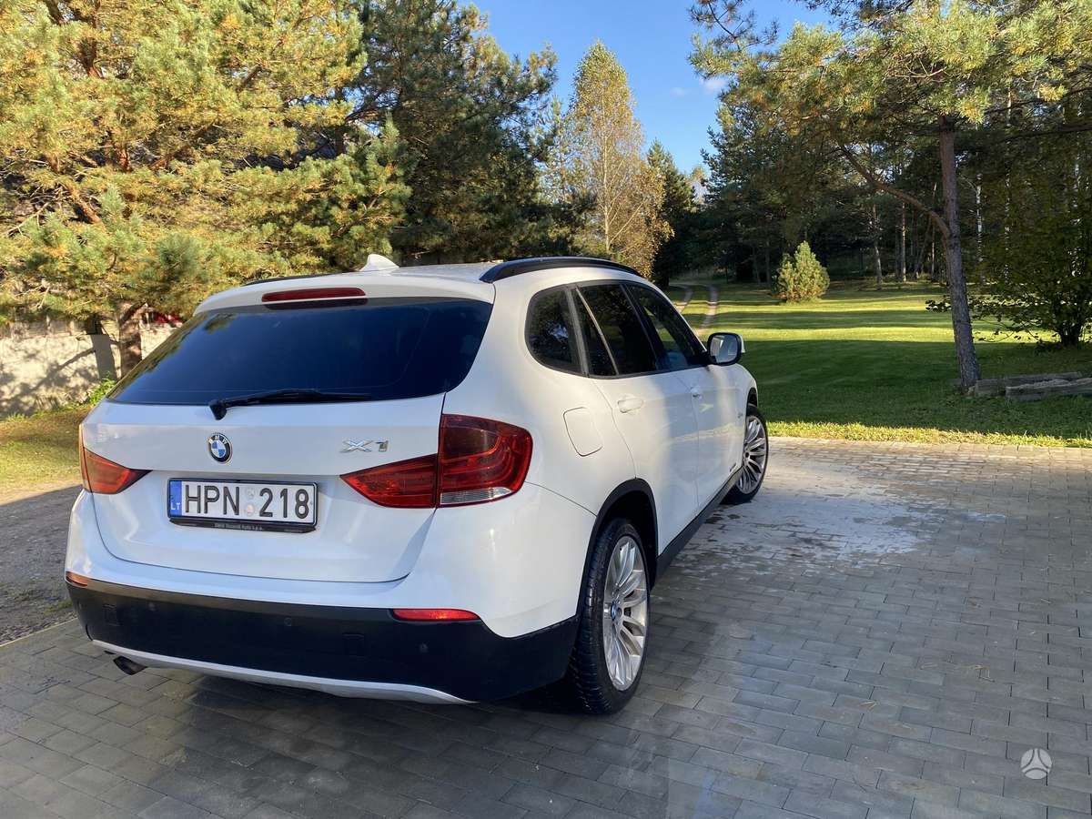 BMW X1, 2.0 l., off-road / crossover