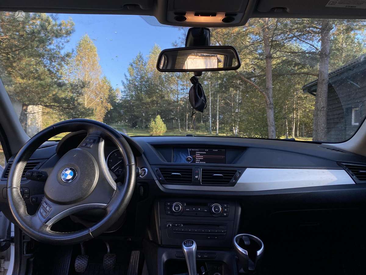 BMW X1, 2.0 l., off-road / crossover