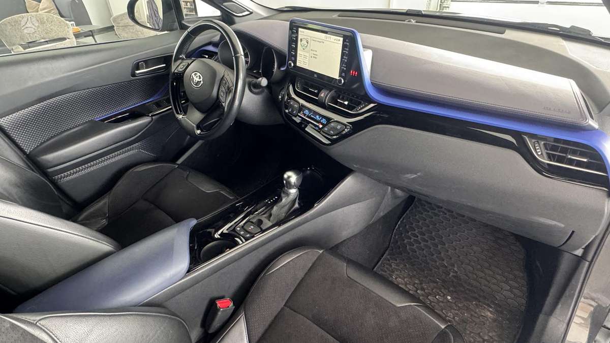 Toyota C-HR - 11