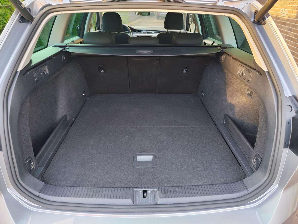 Volkswagen Passat - 12