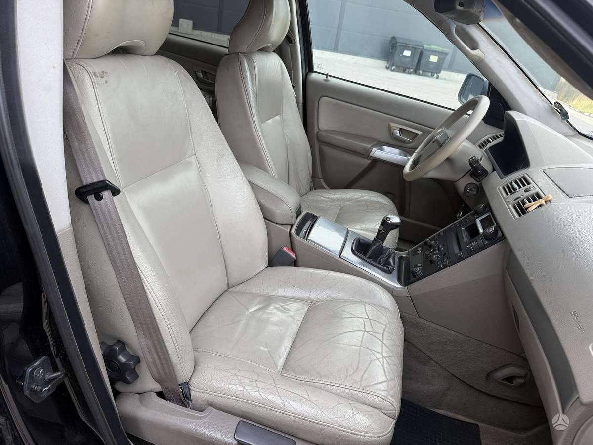 Volvo XC90 - 11
