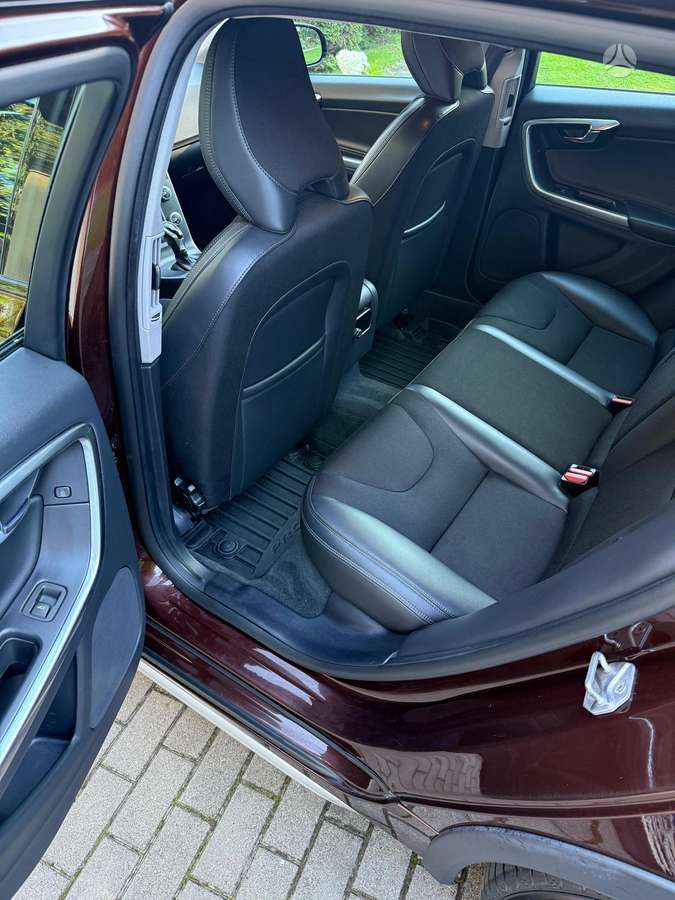 Volvo V60 Cross Country - 10