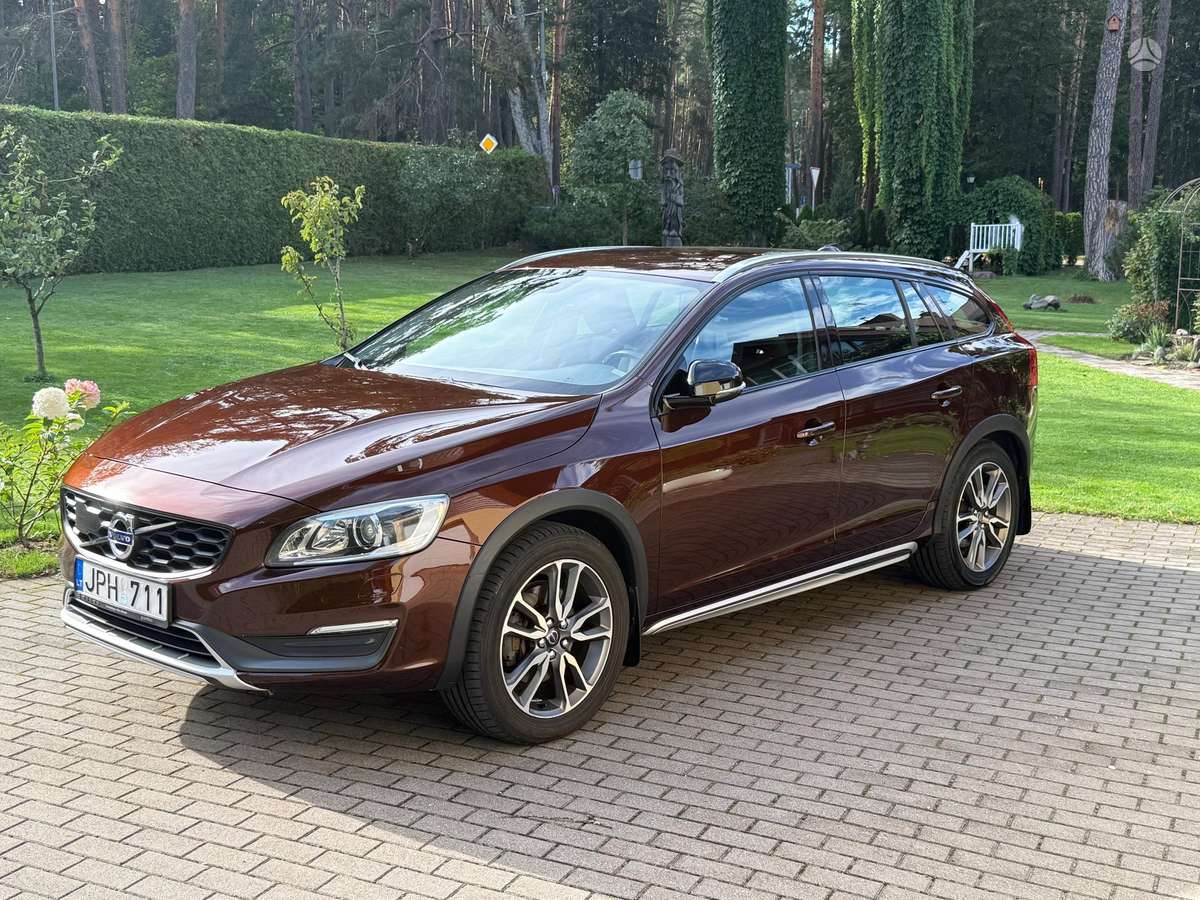 Volvo V60 Cross Country - 1