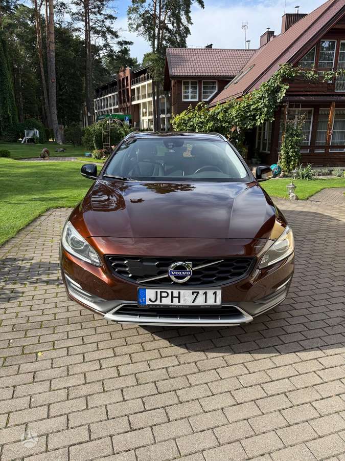 Volvo V60 Cross Country - 8