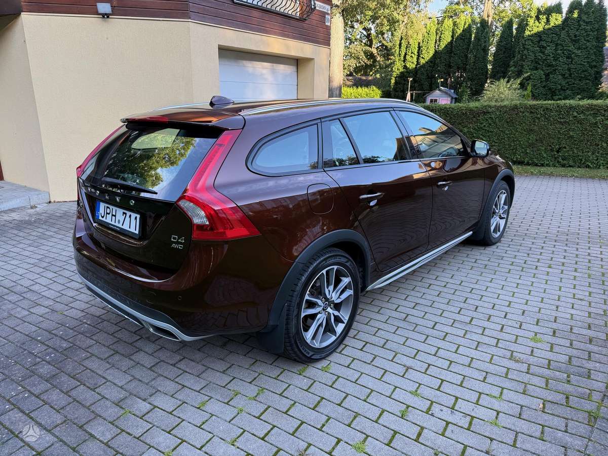 Volvo V60 Cross Country - 6
