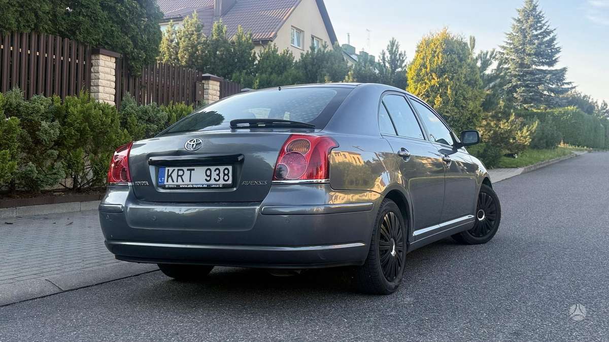 Toyota Avensis - 12