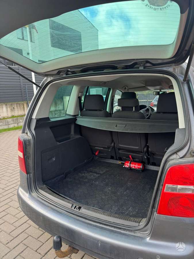 Volkswagen Touran - 2