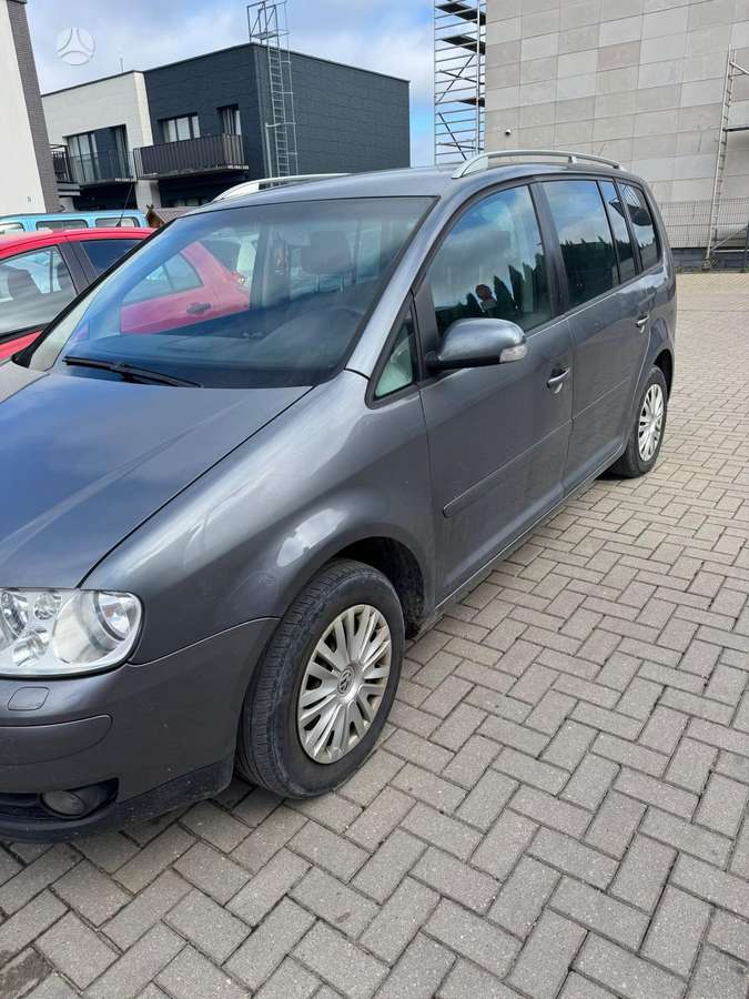 Volkswagen Touran - 3
