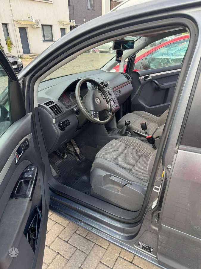 Volkswagen Touran - 6