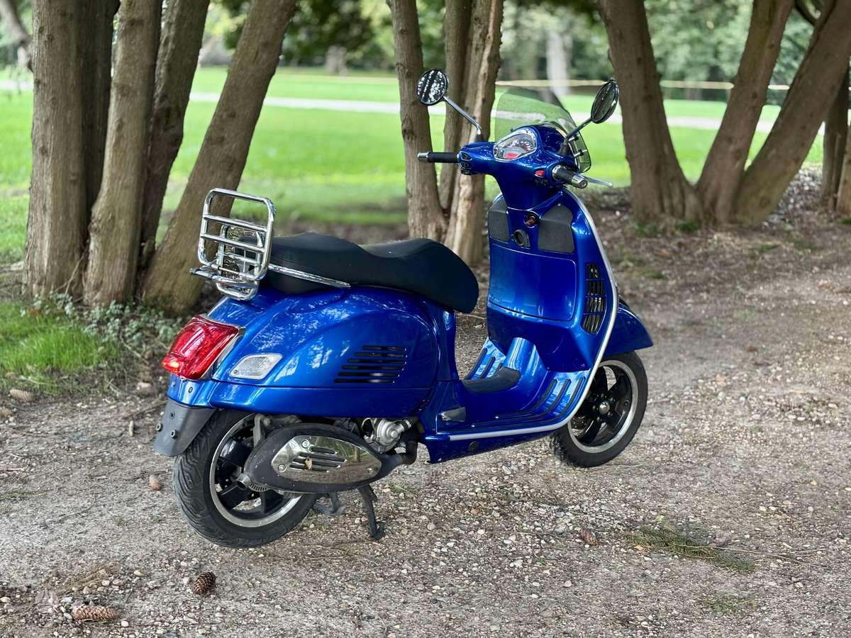 Piaggio Vespa 125cc, scooters / mopeds