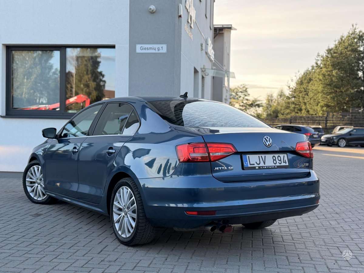 Volkswagen Jetta - 4