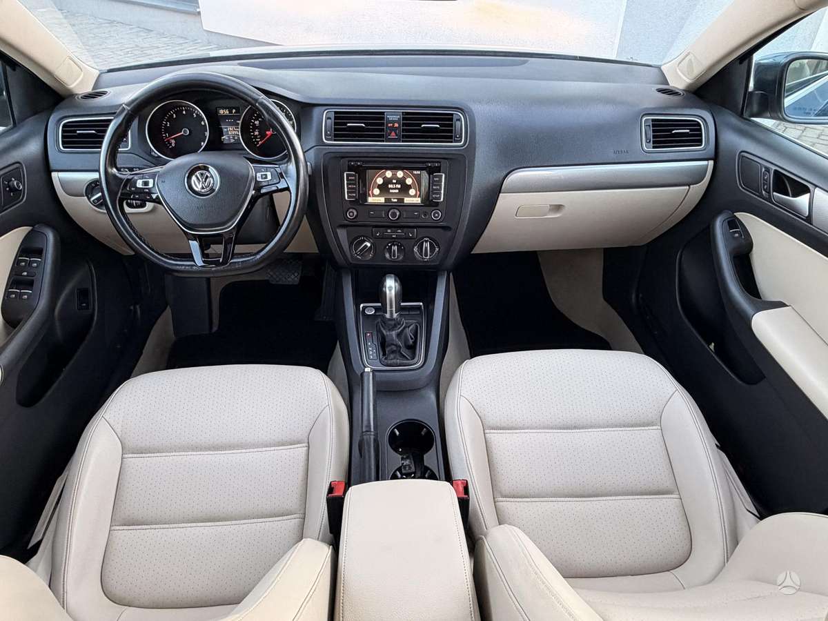 Volkswagen Jetta - 8