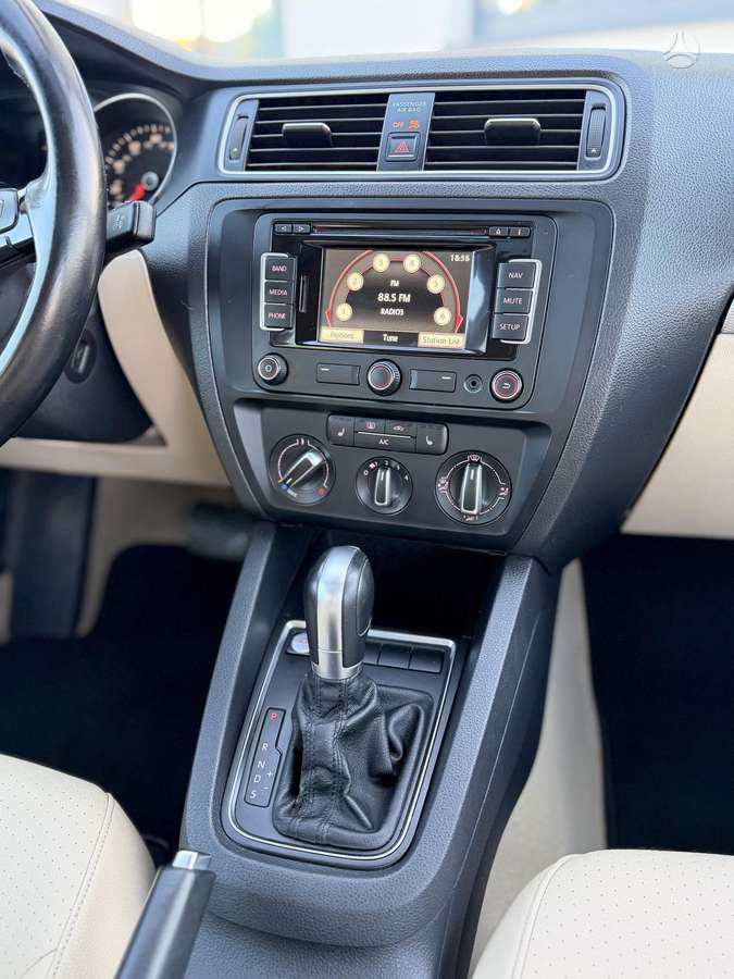 Volkswagen Jetta - 10