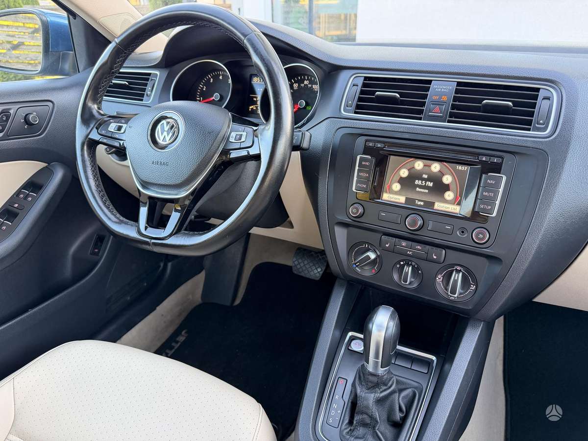 Volkswagen Jetta - 11